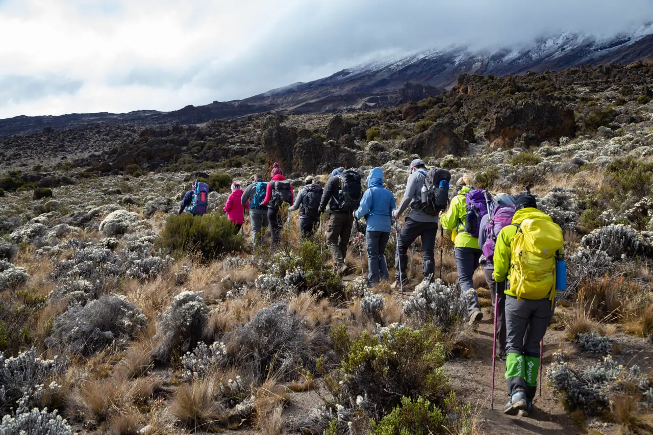 A group on the Northern Circuit route. Altezza Travel expedition